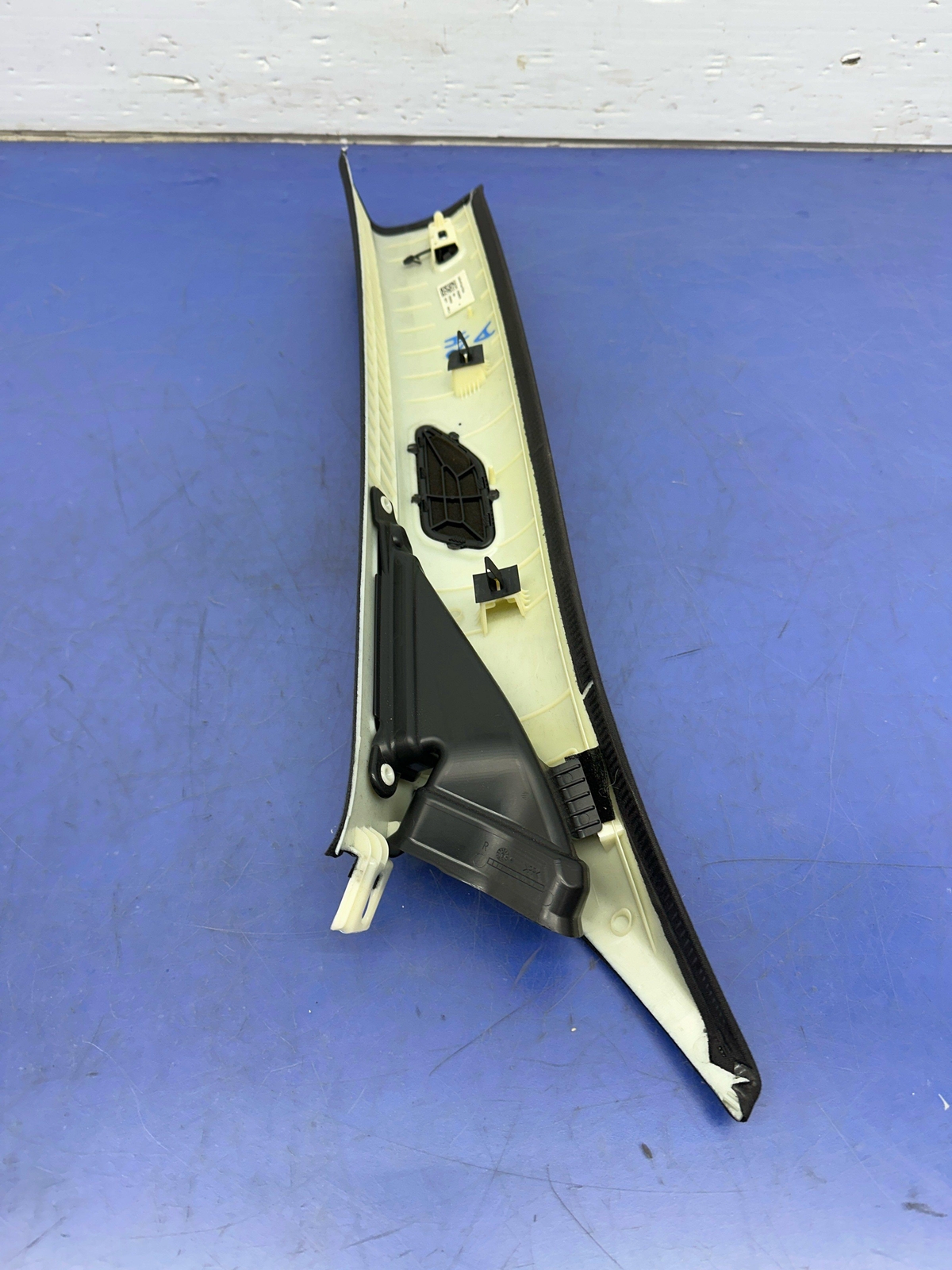 2017-2020 MASERATI LEVANTE M161 LEFT RIGHT A PILLAR TRIM PANEL SET 6700485670