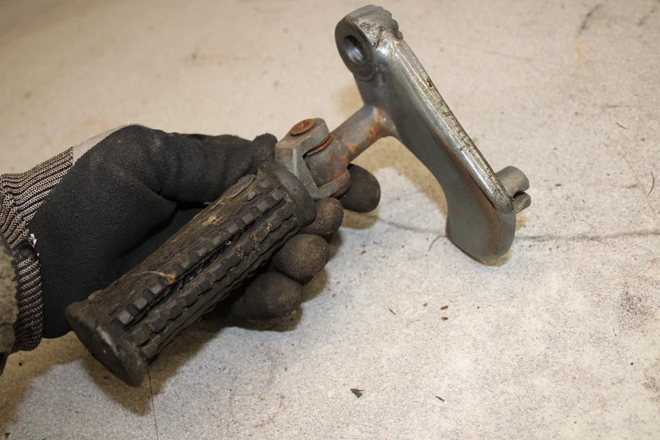 1965 Honda Super Hawk 305 CB77 RIGHT FRONT FOOT REST PEG STEP Q13-3035.UU - Image 4 of 4