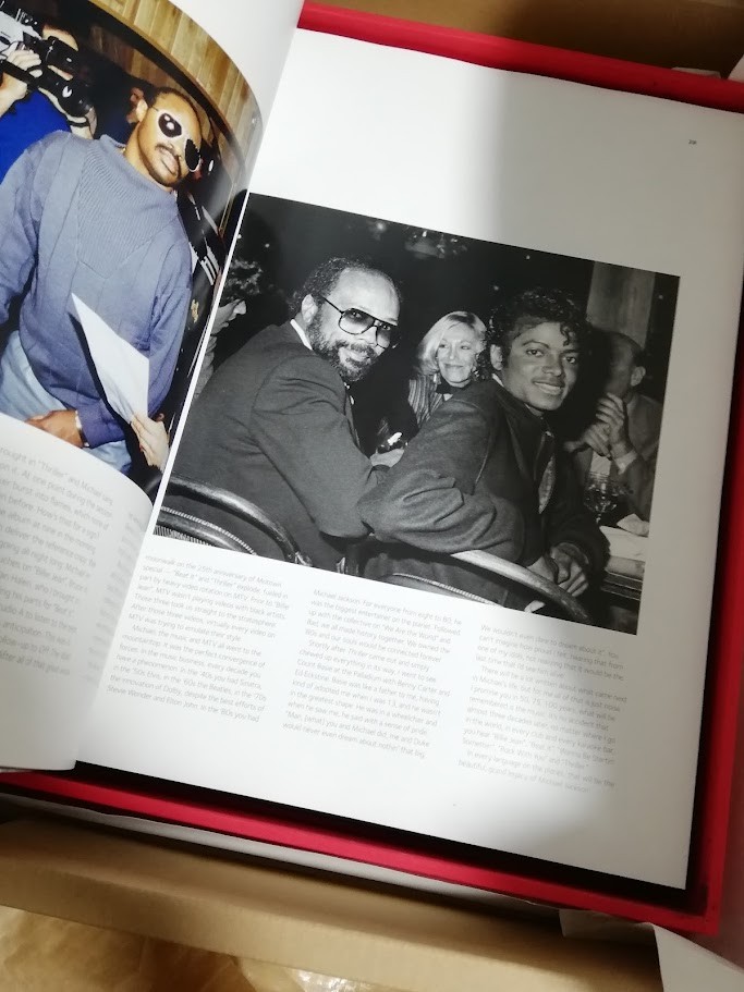 2009 MICHAEL JACKSON OPUS Official Photo Picture Book with Glove