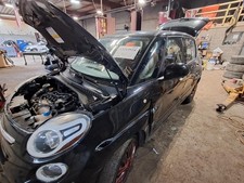 Used Air Cleaner Assembly fits: 2014 Fiat 500 1.4L VIN H 8th digit turbo 4 Dr Gr