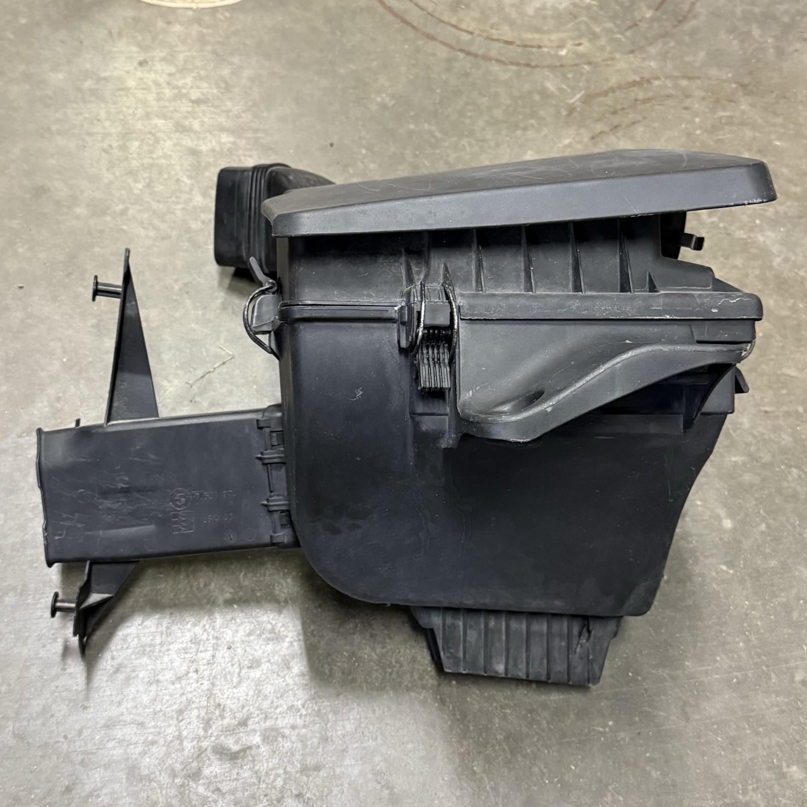 BMW E46 325i 2.5L X3 Air Filter Housing Intake Muffler 2001-2006 USED OEM