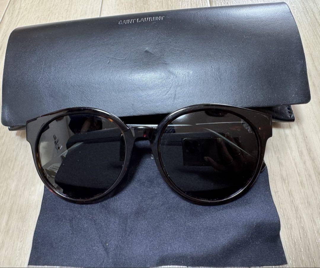 Occhiali da sole Yves Saint Laurent autentici viene fornito con custodia x panno pulizia occhiali