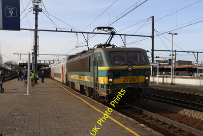 Foto SNCB Belgische Eisenbahn 6x4 Baureihe 27 2724 kommt Antwerpen Berchem um 2023 P2