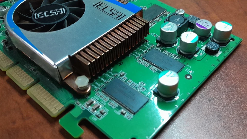 ELSA Gladiac FX 736 - 256MB AGP - GeForce FX 5700 - Image 2 of 4