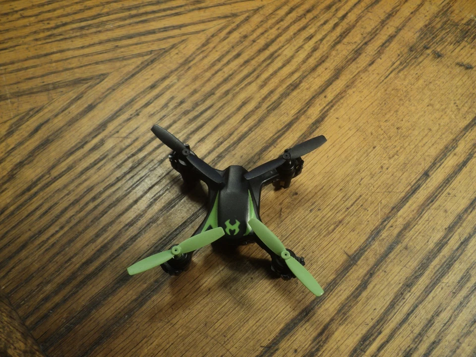 Sky Viper Dash Nano Drone w/ Controller Indoor Flying Quadcopter China K0820SM - Image 4 of 4