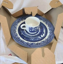 NIB VTG Churchill Classic Blue Willow 3 Piece Set: Dinner Plate, Cup, And Saucer