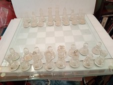 Schachspiel aus Glas