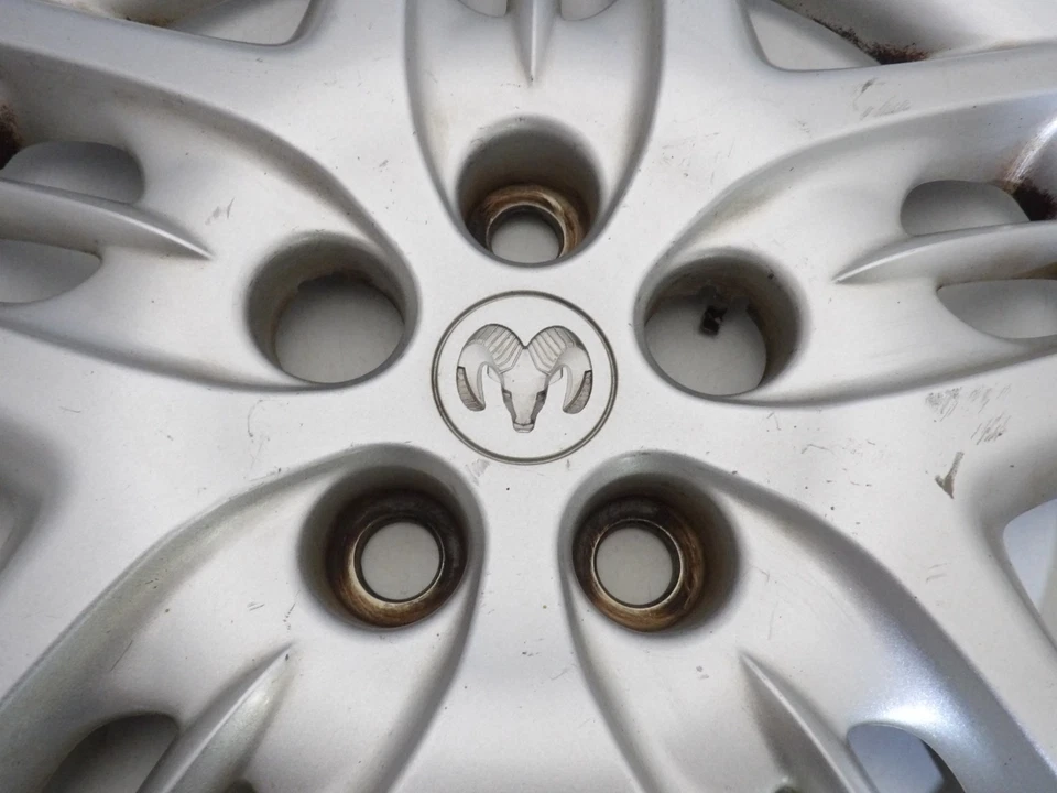 Cubierta de rueda tapacubos de 15" Dodge Caravan 2001 2002 2003 2004 2005 OEM 04766971AA Foto 3 de 4