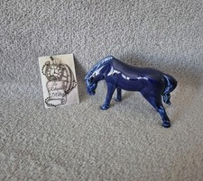 Petit cheval bleu en porcelaine tamponné Swatow chine 