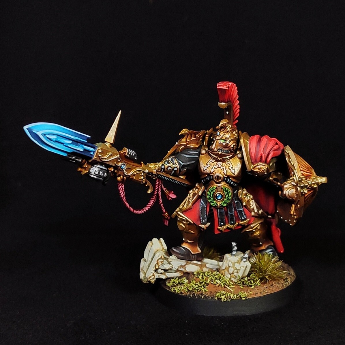 Warhammer 40,000 – Adeptus Custodes: Capitán Escudo – Miniaturas De Plástico Con Lanza Pyrithite Y Escudo Praesidium – Figuras Sin Pintar Y Sin Montar – Kit De 21 Componentes