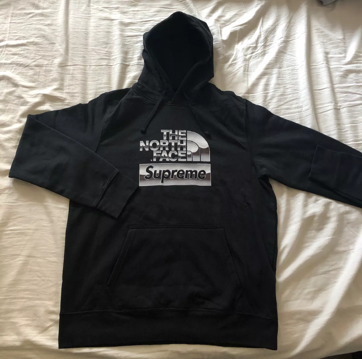 Pull à capuche logo boîte métallique Supreme x The North Face moyen