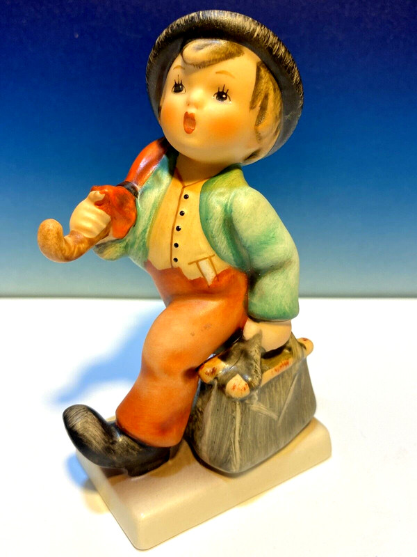 Hummel Goebel Figurines MERRY WANDERER #112/0