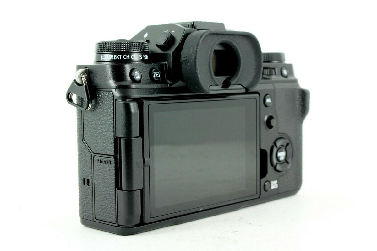 Fujifilm X-T4 26.1 MP Mirrorless Camera - Black (Body Only Fujifilm X-T4 26.1 MP Mirrorless Camera - Black (Body Only