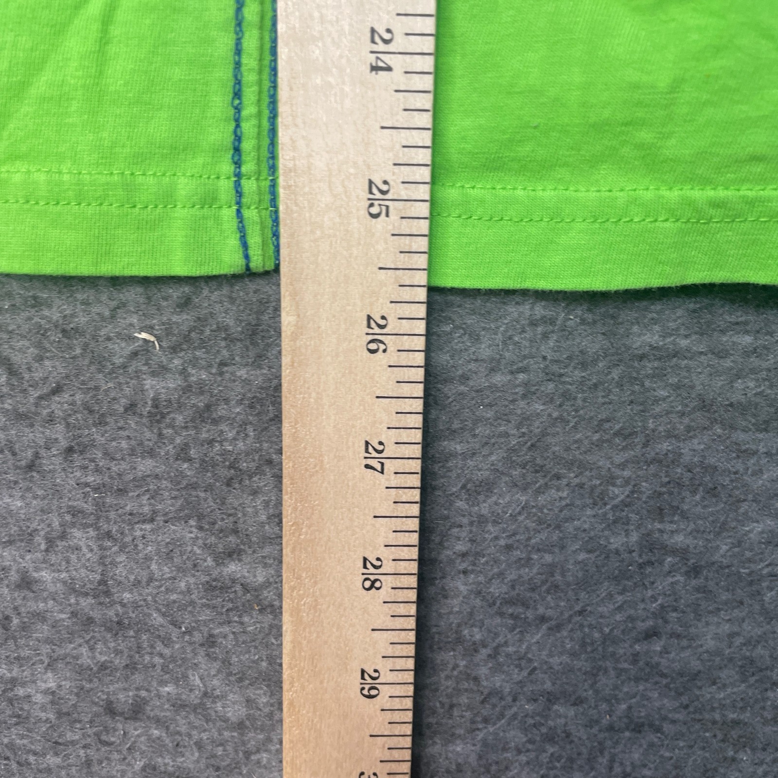 TREW Shirt Womens Medium Green Short Sleeves Thumbs Up Graphic V Neck Ski