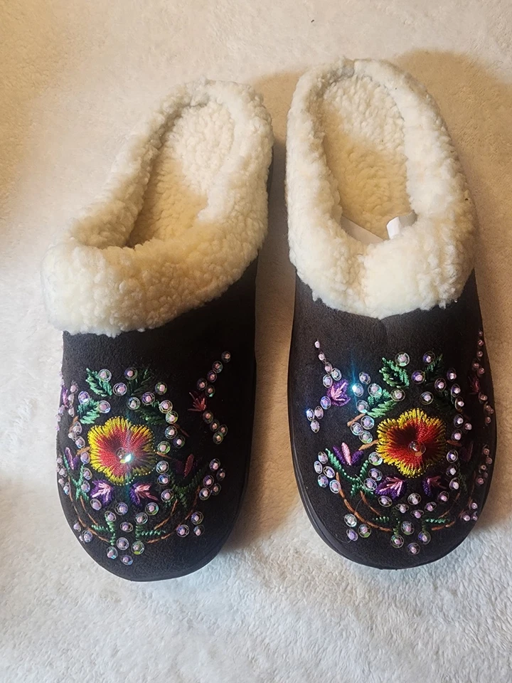 Zapatillas Avon Marrón Imitación Gamuza Floral Bordado-Suela Exterior Firme Talla M (7-8) NUEVAS Foto 3 de 4