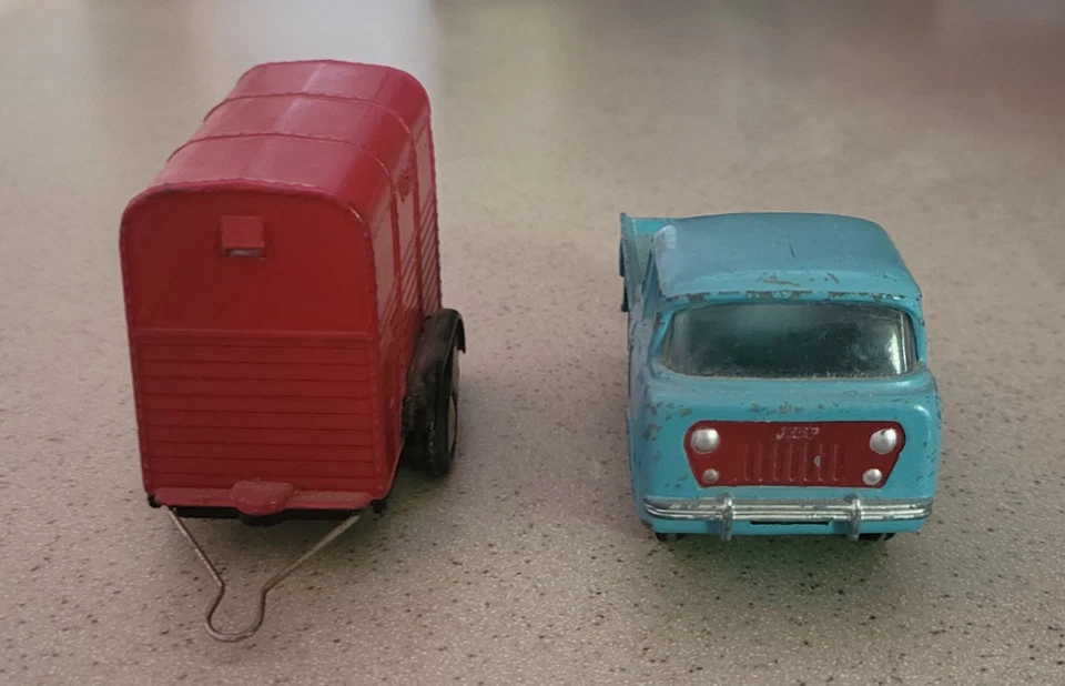 Corgi Gb No. 409 Jeep FC-150  & Rice Horse Trailer w/Horse 1/43 Scale - Image 3 of 4