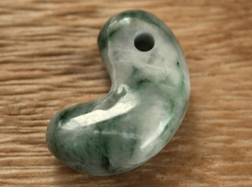 Pendentif Magatama Japonais En Jade D'Itoigawa – 7,5 G – Naturel Bouddhisme