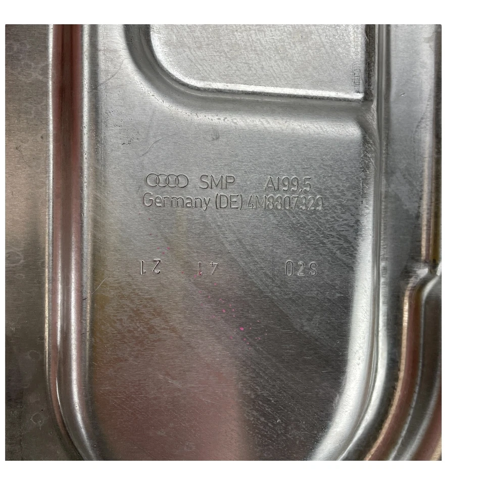 2019-2023 奥迪 Q8 RSQ8 SQ8 后保险杠支撑轨道下盖 原始设备制造商 4M8807329 — 第 3/4 张图片