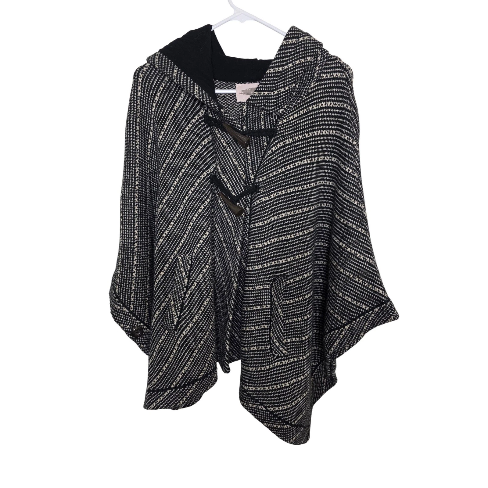 FOREVER 21 Contemporary Hooded Poncho Toggle Closure Black White Pattern M L
Opens in a new window o
