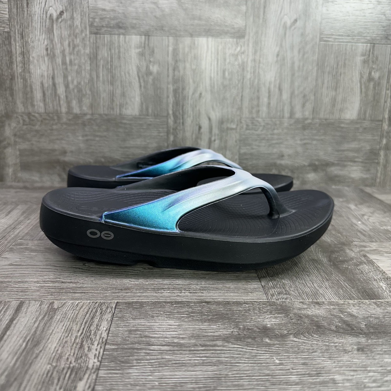 OOFOS OOlala Luxe Women's size 7/EURO 38 Thong Sandals