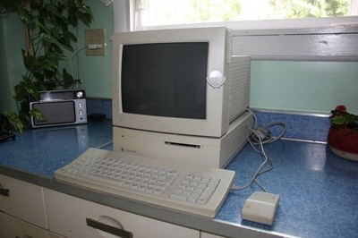 Vintage Apple Macintosh IIsi Computer, Monitor, Keyboard & Mouse Complete Setup!