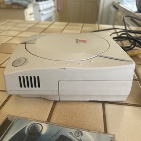 SEGA Dreamcast Console White Console Controller And Games TESTED WORKING!