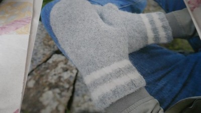 Strickanleitung - Damen Fäustlinge in 2 Farben von DC Größen von klein bis groß