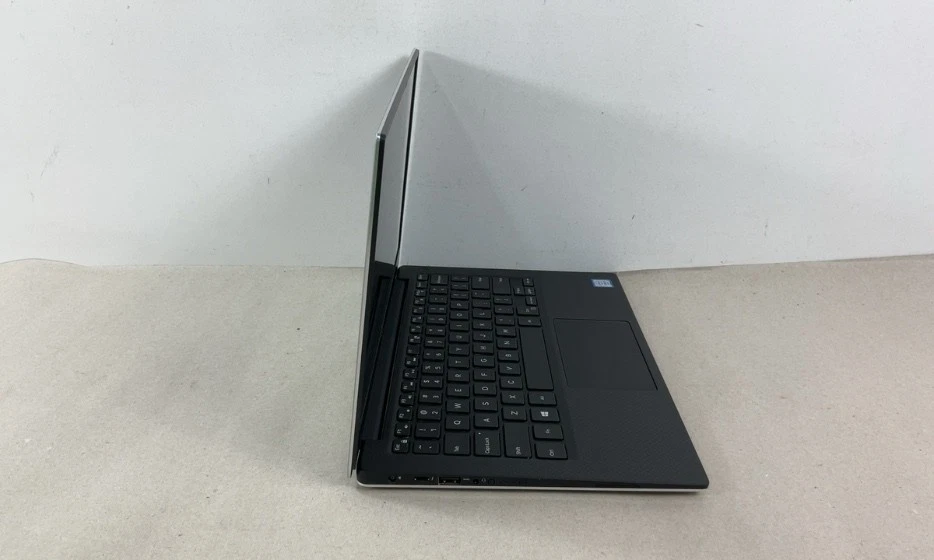DELL XPS 13 9350 | INTEL CORE I5-6200U | 256GB | 8GB | SIN SISTEMA OPERATIVO | SIN ADAPTADOR DE CORRIENTE Foto 3 de 4