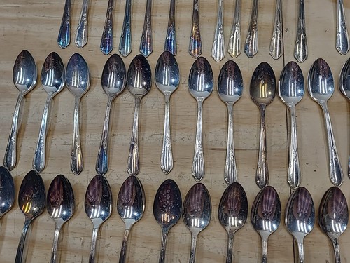 William A. Roger’s AI Plus Oneida LYD. 60 Pc Stainless Service Set - Picture 8 of 22