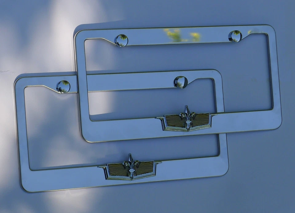 2 marcos de matrícula Chevy Caprice caja Chevy Brougham cromo emblema insignia par Foto 3 de 4