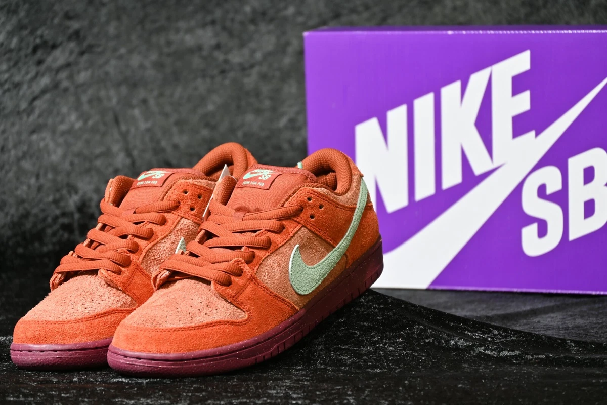 Nike SB Dunk Low Mystic Red