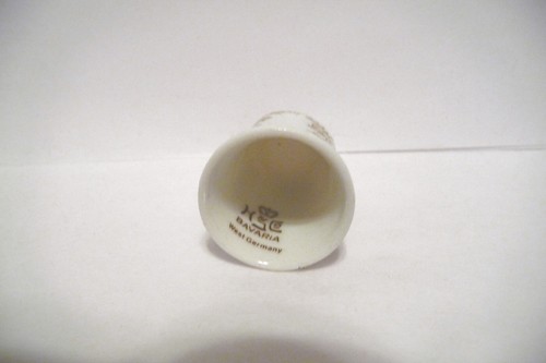 THIMBLE HERTEL PORZELLAN W GERMANY "GOLD FLOWERS" TCC YEAR UNKNOWN IOB & COA - Picture 8 of 8