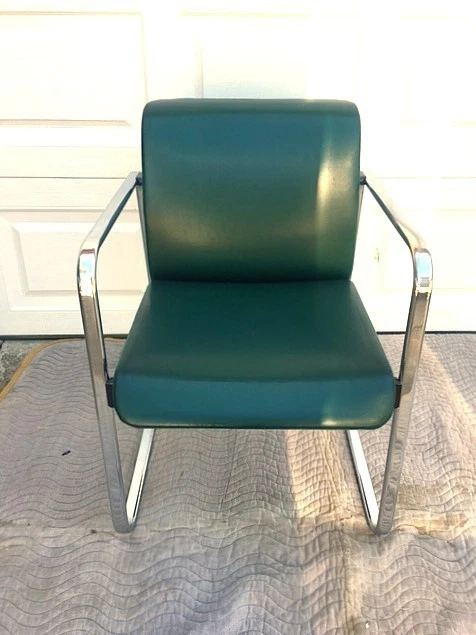 Silla HERMAN MILLER Tubular Cromo Verde Imitación Cuero MCM 1 de 4 Oficina, Lobby Foto 2 de 4