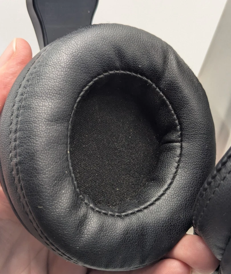 Skullcandy Hesh 2  Over the Ear Wireless Headphones Tested/Cleaned - Image 2 of 4