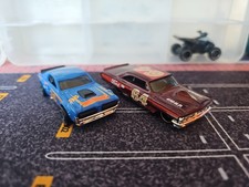 Hot Wheels Set Due Auto Diecast (Mercury Cougar & Custom 64 Galaxy)