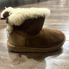 UGG Mini Bailey Bow Boots Chestnut Sheepskin Toddler Girls Size 12 EU 30