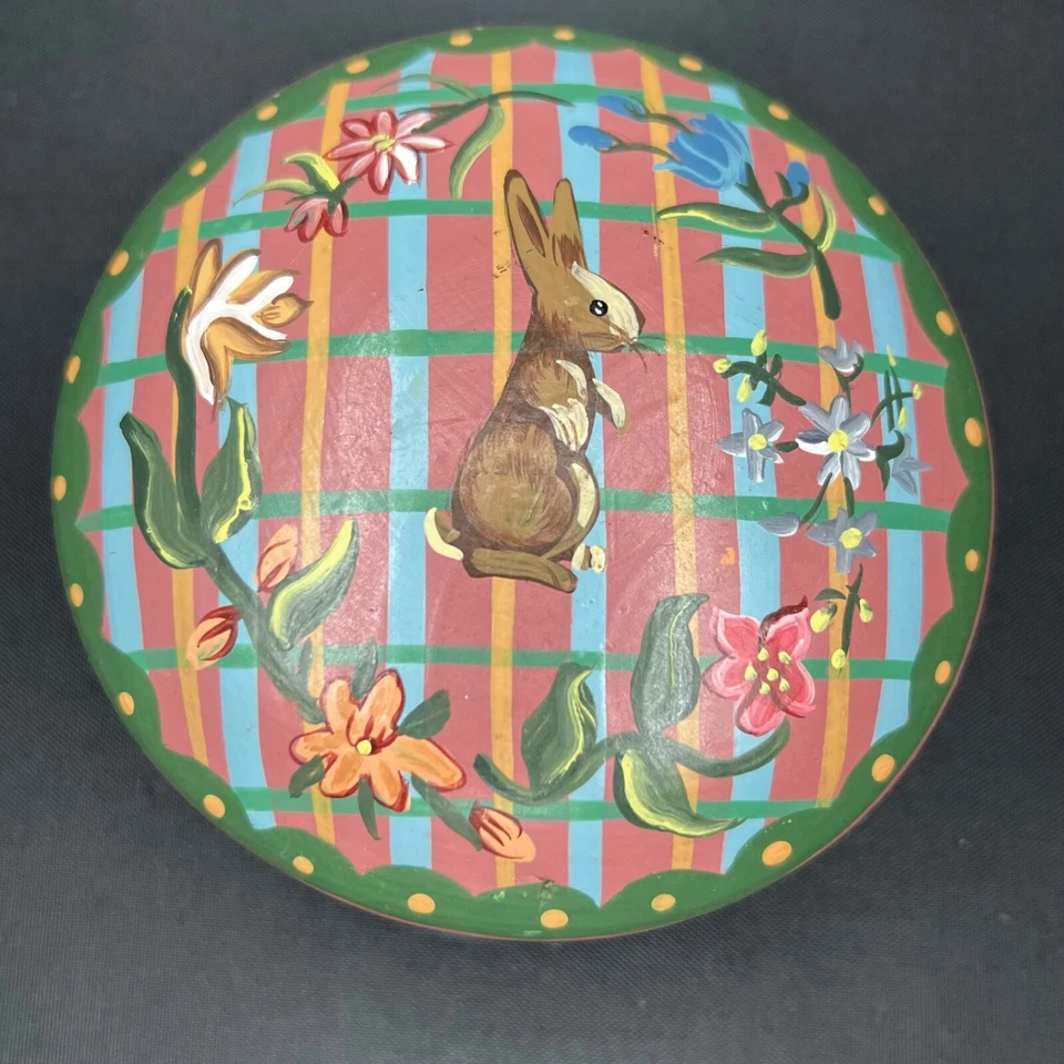 Cottage-core 1997 Wooden Trinket Box Easter Painted Rabbit BUNNY Round w/Lid - Image 2 of 4