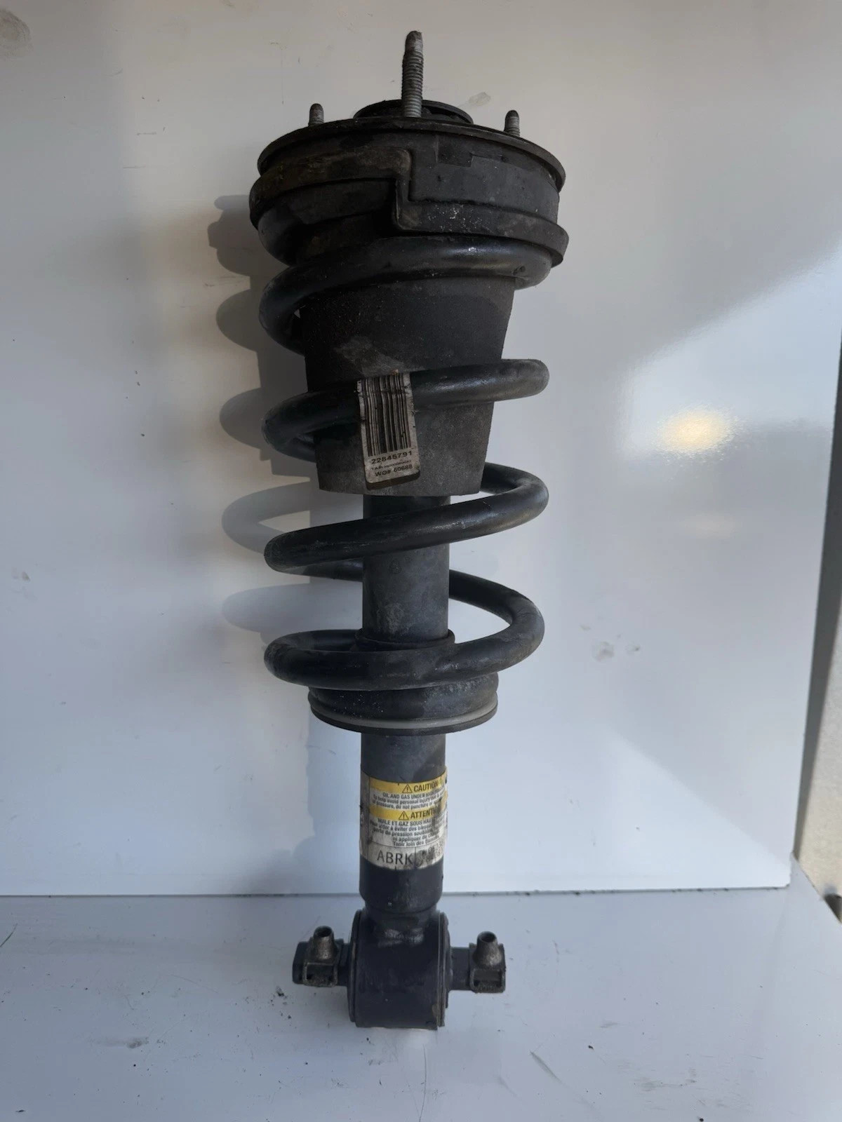 2015-2020 Escalade Tahoe Yukon Front Right Air Shock Absorber 23312155 OEM 2780