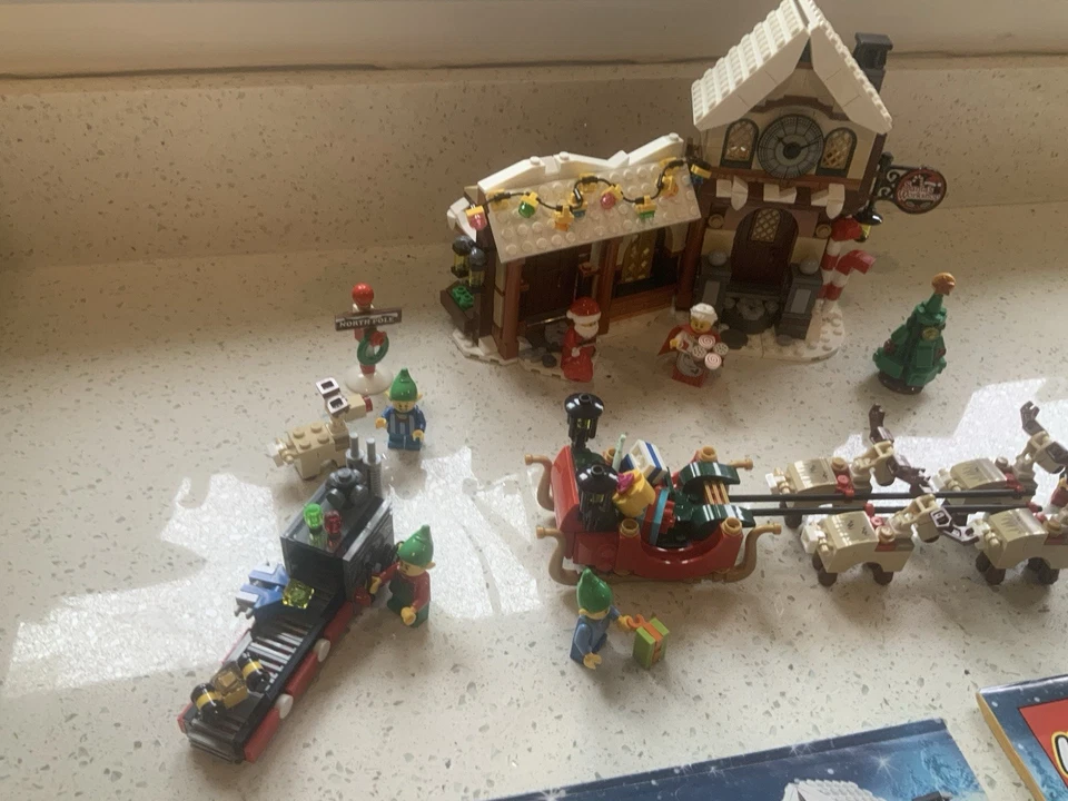 LEGO 10245 Santa's Workshop, photo 3 of 5