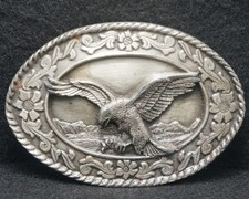 XB07159 VINTAGE 1985 EAGLE FLYING BIRD ANIMAL ARTWORK MENS PEWTER BELT BUCKLE