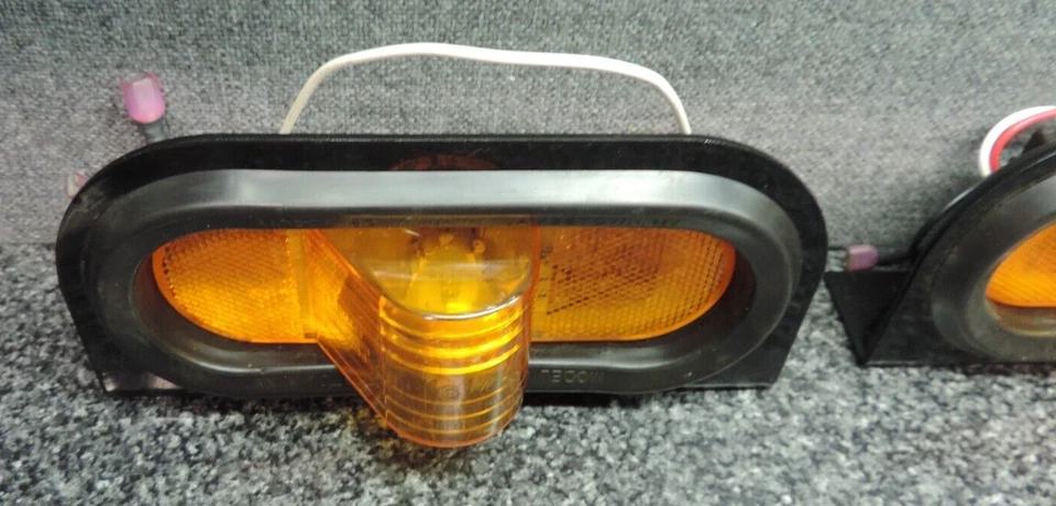 Par de lentes Trucklite modelo 60 ámbar/amarillo con soportes de montaje señal de giro EE. UU. Foto 4 de 4