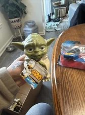 STAR WARS  YODA FLASHLIGHT  LIGHT UP   NEW WITH TAGS   GREEN LIGHT