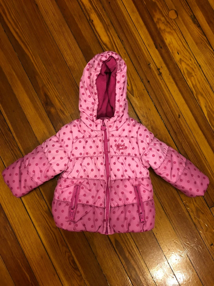 Lote de 2 chaquetas con capucha acolchadas rosas para niñas tallas 6-9 Mos. y 12M Foto 3 de 4