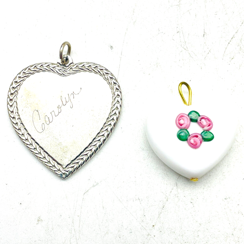 Heart Pendant Lot of 2 Mixed Metals White Floral Ceramic Silver Tone Engraved - 第 1/7 張圖片