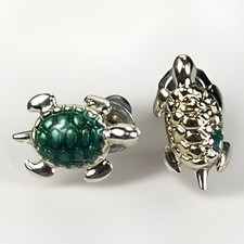 Solid 14K Yellow Gold Turtle Stud Earrings MISMATCHED Pair Green 12mm Sea Turtle