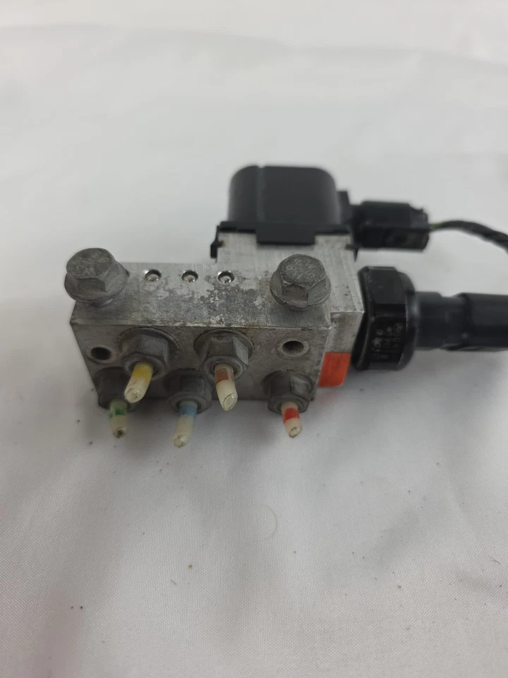 03-11 Mercedes E550 CLS550 OEM Bloque de válvulas Airmatic con arnés Foto 3 de 4