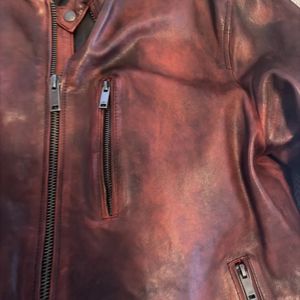 John Varvatos Rojo Granate Múltiple Cremallera Café Corredor Moto Chaqueta de Cuero Para Hombre Talla L Foto 3 de 4