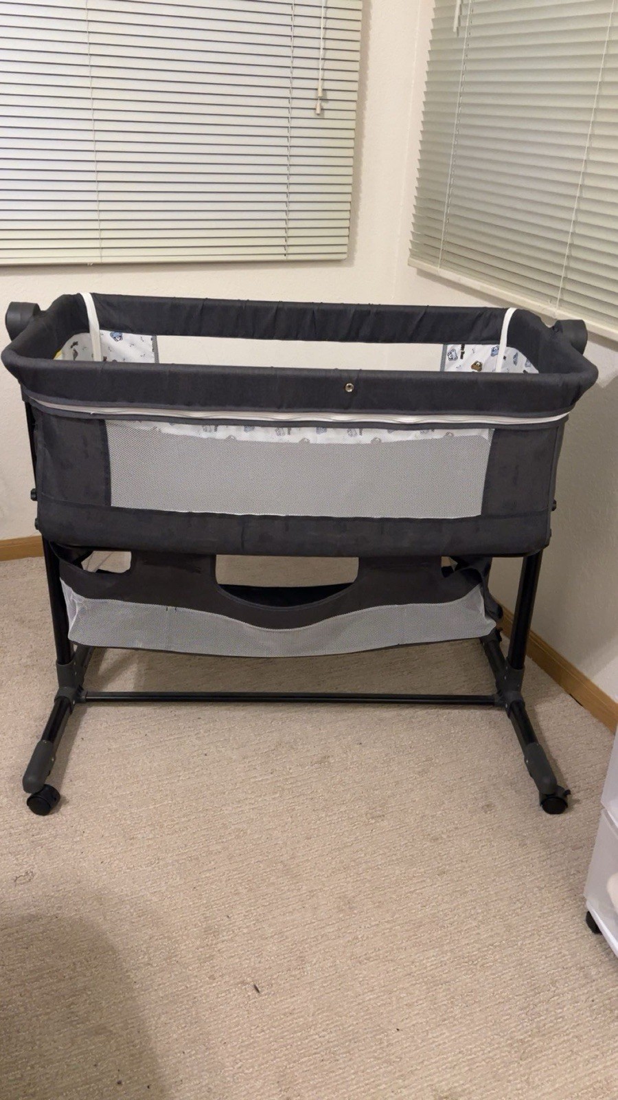 Bedside Bassinet Baby Bedside Sleeper with Wheels and Adjustable Height