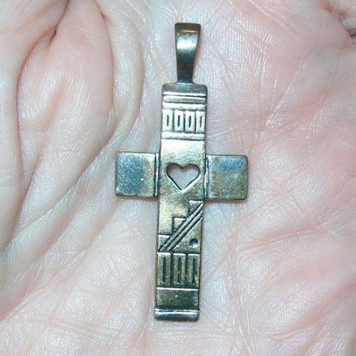 ROBERT TENORIO KEWA SIGNED 14KYG & STERLING RELIGIOUS CROSS w/HEART PENDANT - Picture 7 of 8