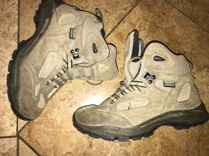 vasque youth hiking boots